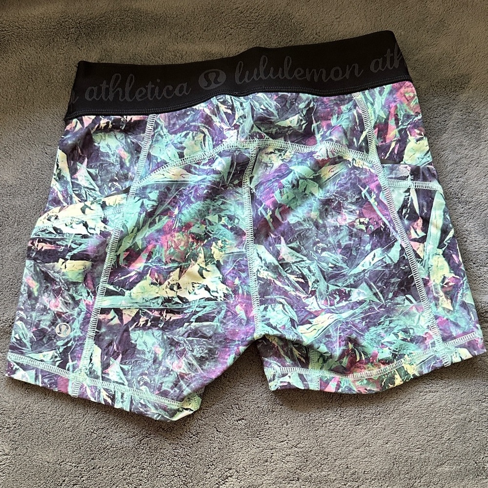 lululemon athletica Women's Abstract Print Athletic Shorts - Picture 2 of 3
